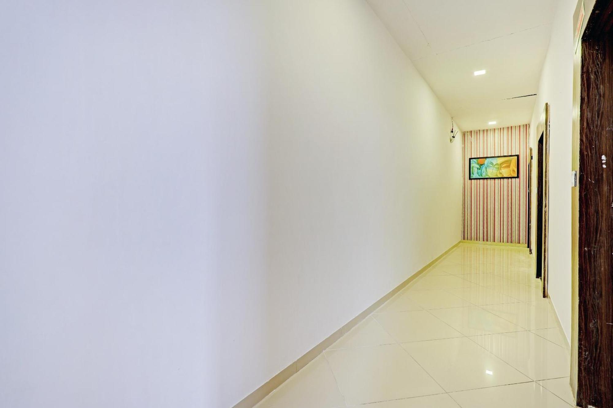 Oyo 11649 Hotel Mahima Gandhinagar Exterior foto