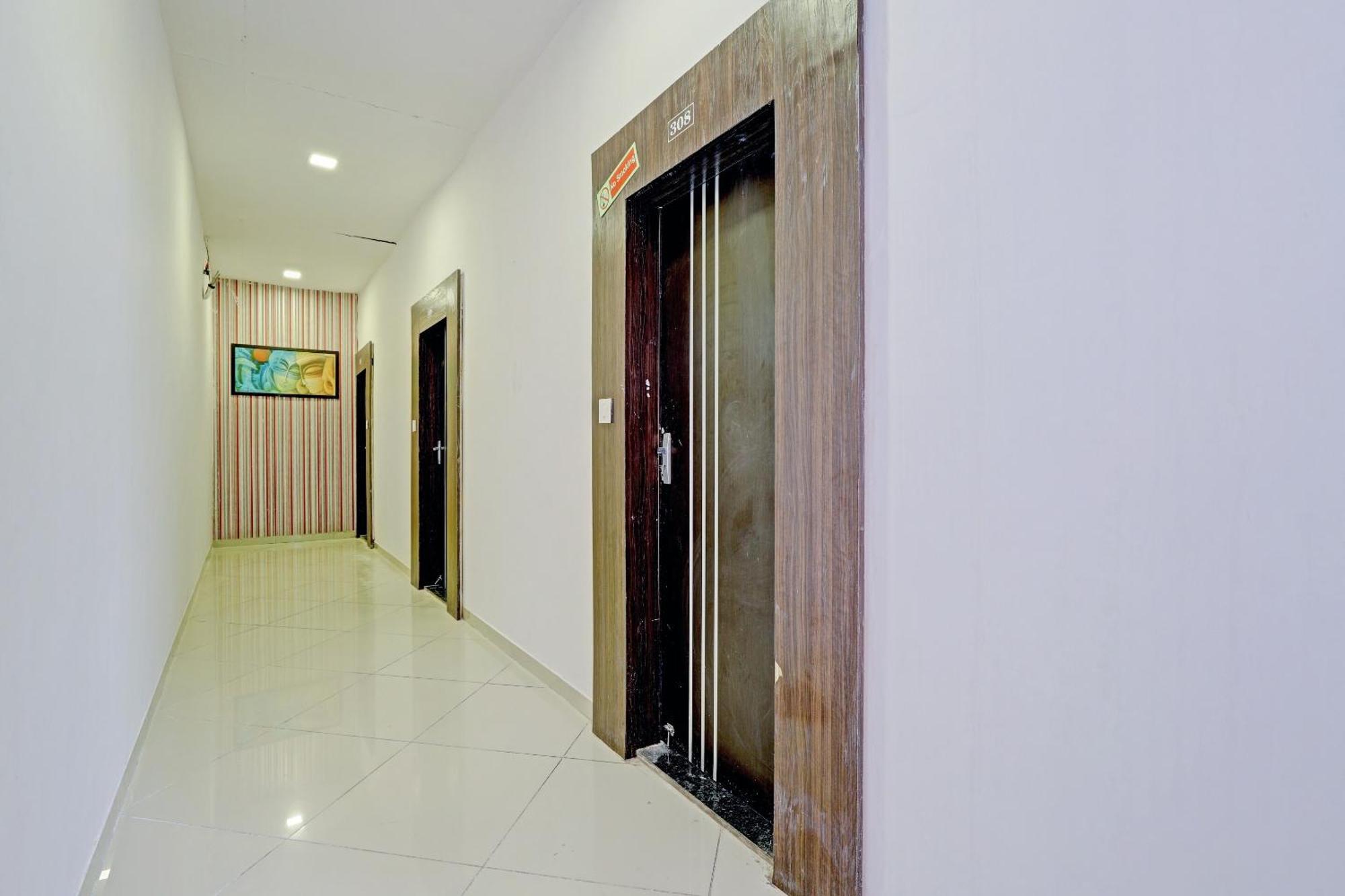 Oyo 11649 Hotel Mahima Gandhinagar Exterior foto