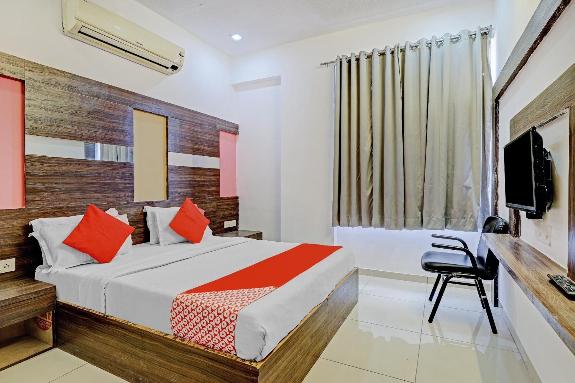 Oyo 11649 Hotel Mahima Gandhinagar Exterior foto