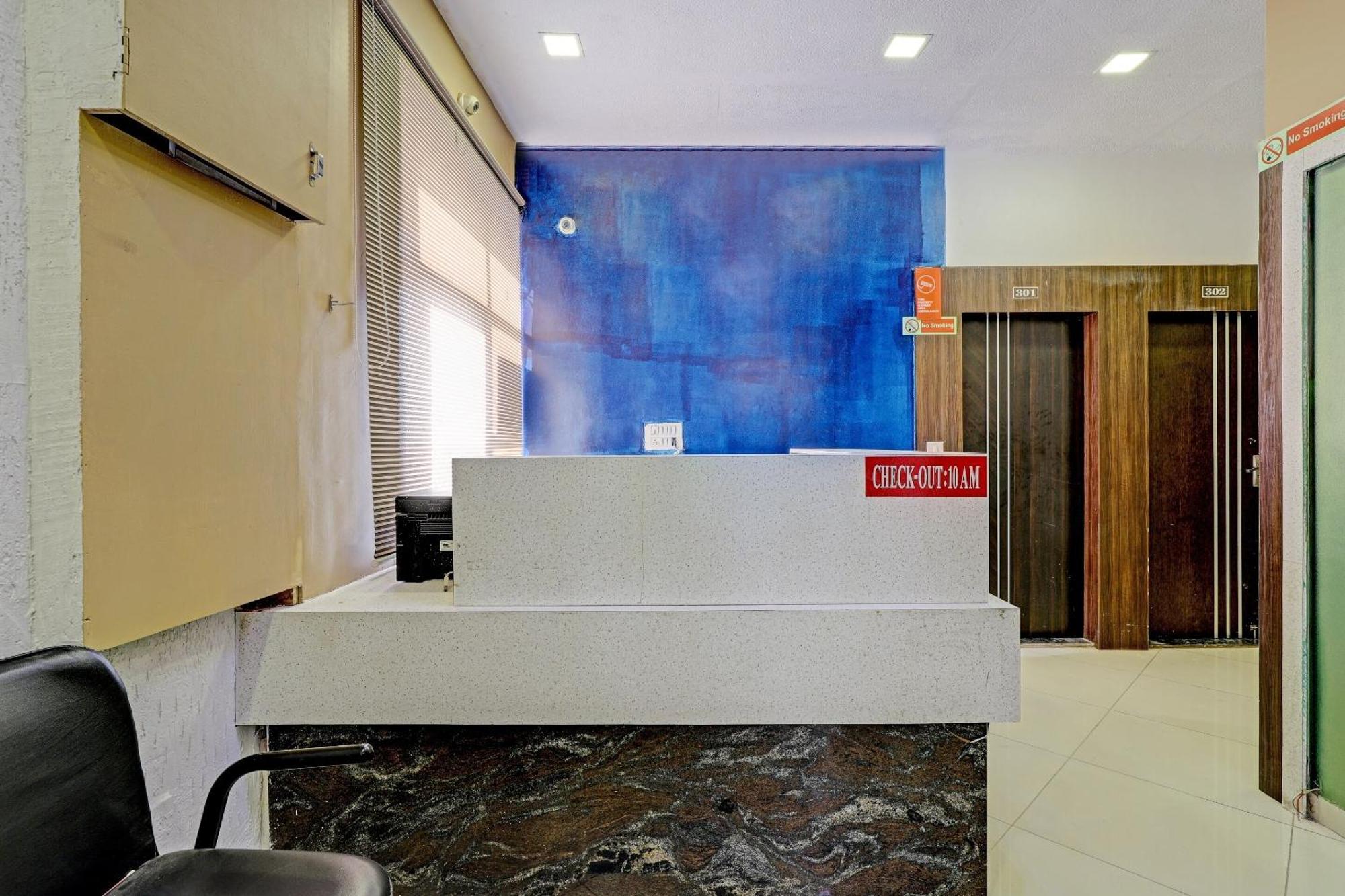 Oyo 11649 Hotel Mahima Gandhinagar Exterior foto