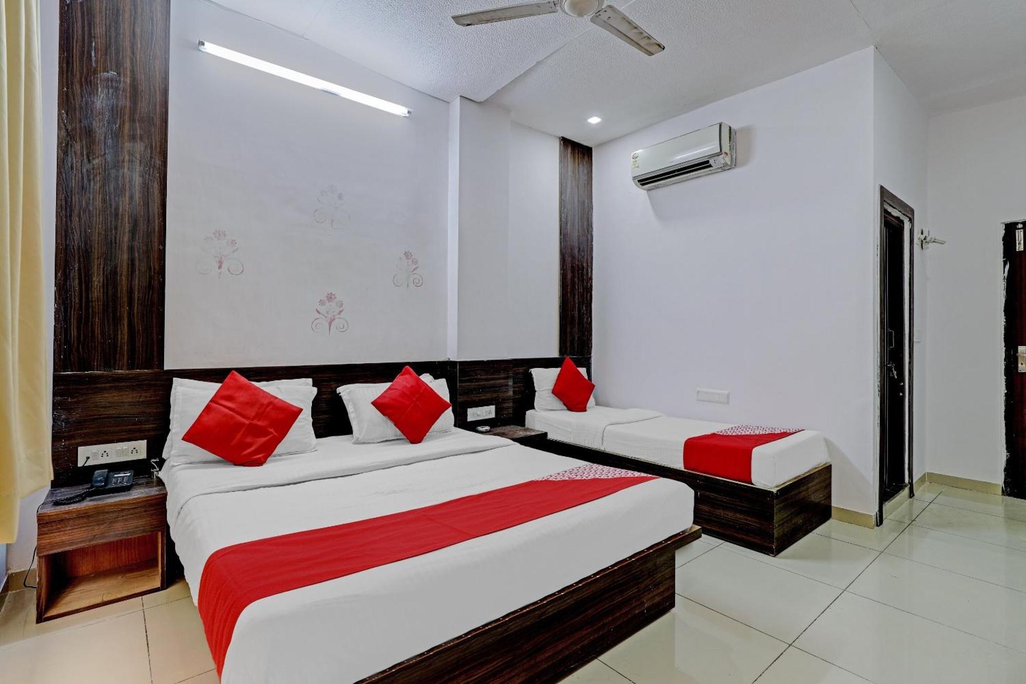 Oyo 11649 Hotel Mahima Gandhinagar Exterior foto